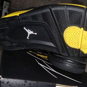 Air Jordan Retro 4 'Thunder'